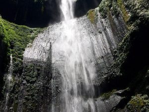 Menikmati Sisi Magis dan Eksotis Air Terjun Madakaripura