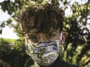 Cara Menghilangkan Embun di Kacamata saat Memakai Masker