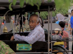 Menebak Kepribadian Orang Jogja karena Mereka Suka Menganggukkan Kepala
