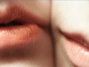 6 Penyebab Lipstik Tidak Tahan Lama dan Cara Mengatasinya