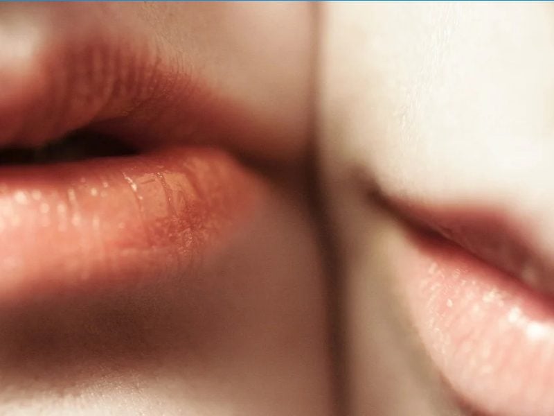penyebab lipstik tidak tahan lama di bibir dan cara mengatasinya mojok.co