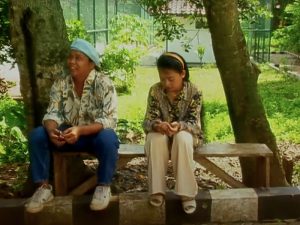 Si Doel Anak Sekolahan Episode 31, Musim 3: Mandra Bicara Soal Prinsip di Depan Munaroh