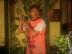 Si Doel Anak Sekolahan Episode 42, Musim 3: Mandra Ngambek lalu Kabur