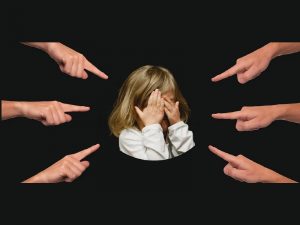Ibu-ibu yang Suka Nge-bully Anak Artis di Media Sosial, Otaknya di Mana ya?