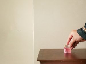 Mungkin Memang Sebaiknya Kita Berhenti Berinfak di Masjid