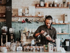Lima Tipe Pelanggan Kedai Kopi yang Pasti Dihafal sama Barista