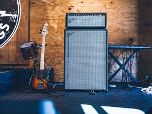 8 Lagu yang Kerap Dibawakan untuk Latihan Anak Band di Studio Rental
