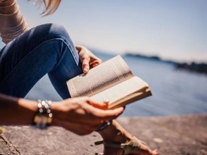 Bertobatlah wahai Orang Tua yang Tidak Suka Baca Buku tapi Menuntut Anaknya Suka Baca