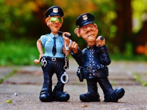 4 Hal yang Mungkin Terjadi Ketika Jadi Anggota Keluarga Polisi
