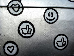 Lomba yang Pemenangnya Ditentukan Jumlah Like Terbanyak Itu Menyebalkan