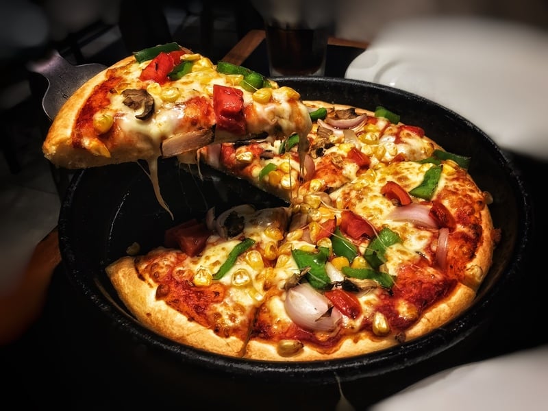 Pizza Hut dan Domino’s Pizza: Mana yang Memiliki Rasa Piza Lebih Unggul? terminal mojok.co