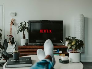Membandingkan Netflix, VIU, dan iQIYI untuk Nonton Drama Korea: Mana yang Terbaik?
