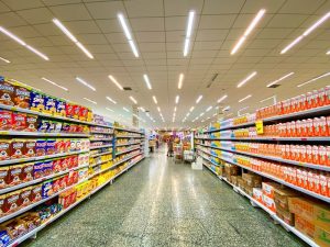 Membedah 5 Sihir Marketing Alfamart dan Indomaret yang Bikin Kita Kalap Belanja
