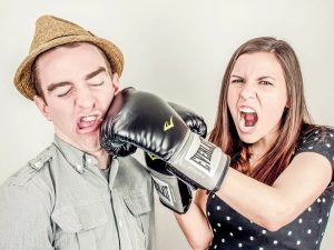 3 Cara yang Bisa Laki-laki Lakukan Saat Pasangan Mutung Nggak Mau Bonceng