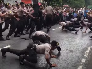 Menganalisis Yel-yel ‘Terpesona’ yang Lagu dan Gerakannya Menular