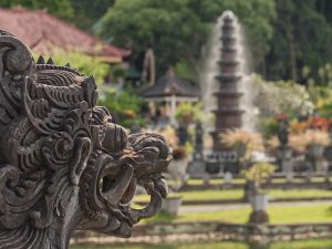 Kalau Artis dan Bule Pindah ke Bali, Terus Orang Bali Mau Ngungsi ke Mana?