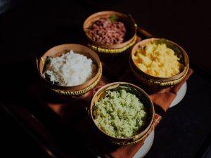 Rivalitas Nasi Kucing: Nasi Sambal vs Nasi Oseng, Mana yang Terbaik?