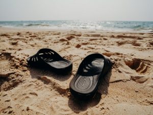Bagi Saya, Sandal Selop Karet Adalah Alas Kaki Terbaik Sedunia
