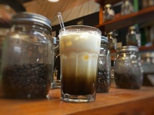 Ngopi di Tempat Remang Adalah Salah Satu Bentuk Pendewasaan Diri