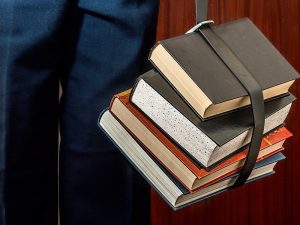 Di Kampus Saya, Orang Paling Menyebalkan Bukanlah Dosen Pembimbing, tapi Staf TU Fakultas