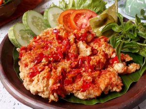 Alasan Saya Masuk Golongan Sekte Ayam Geprek yang Tidak Digeprek