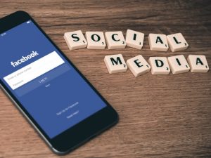 Membela Anak Facebook yang Dianggap Alay dan Ketinggalan Zaman