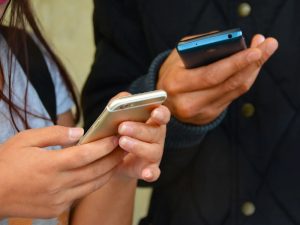 Mengungkap Alasan Seseorang Hobi Balas Chat Singkat Sekaligus Menyingkat Kata