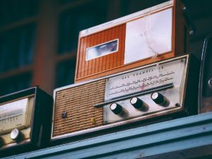 Suka Duka Membawakan Program Siaran Lagu Nostalgia