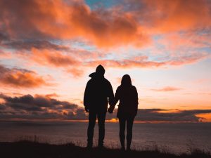Kaos Couple Adalah Tren Fashion yang Paling Nggateli