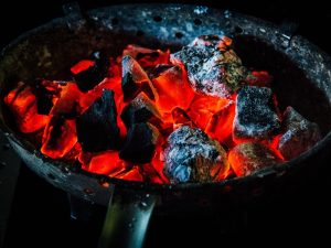 Rekomendasi Memilih Arang untuk Bakar-bakar di Tahun Baru yang Baik dan Benar