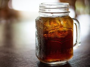 Mengumpulkan Tipe-tipe Orang Minum Es Teh Pakai Plastik
