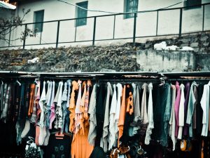 Lungsuran: Cara Kurangi Sampah Pakaian yang Mulai Dilupakan