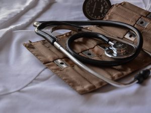 Ketimbang Pemerintah Terburu-buru tentang RUU Kesehatan, Bagaimana kalau Fokus Berobat Murah Dulu?