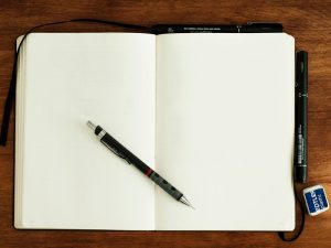 Alasan Memilih Lembar Belakang Buku Catatan sebagai Media Coret-coretan