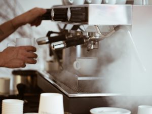 4 Tipe Mahasiswa di Kedai Kopi yang Patut Dihujat