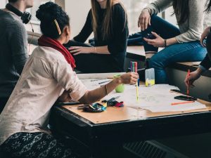 5 Jenis Teman Baik yang Bisa Kita Temui di Lingkungan Kantor