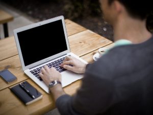 Beberapa Alasan Mengapa Menulis Bisa Jadi Ladang Bisnis Potensial