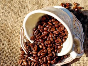 Ngopi dalam Bahasa Inggris Pakai ‘Having’ atau ‘Drinking’, ya?
