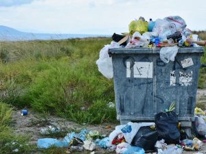 Seakan Rabun, Beberapa Tempat Ini Sering Dianggap Tempat Sampah oleh Orang Goblok