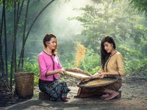 Bahasa Sunda untuk Menyebut Wanita Aduhai Banyak, Nggak Cuma ‘Geulis’