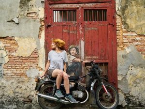 Tipe-tipe Orang Diboncengin Naik Motor yang Bikin Gemes