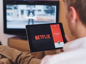Crunchyroll, Sushiroll, dan Netflix: Mana Layanan Streaming yang Cocok untuk Otaku Indonesia?