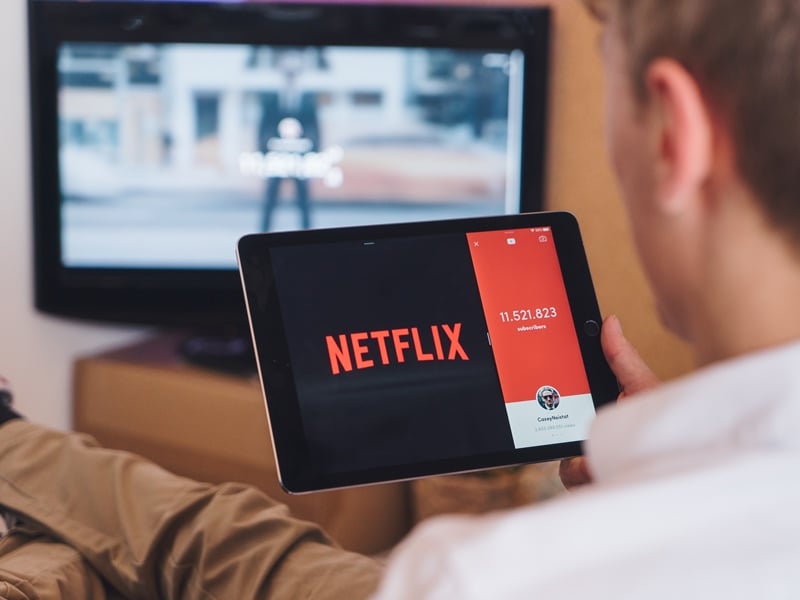 Crunchyroll, Sushiroll, dan Netflix: Mana Layanan Streaming yang Cocok untuk Otaku Indonesia? terminal mojok.co