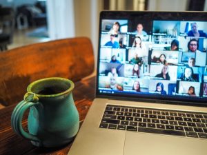 Sungguh Betapa Susahnya Stand-up Online via Zoom