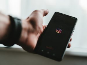 Nggak Ada Larangan Punya Lebih Banyak Following di Akun Instagram