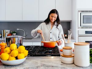 4 Alasan Tutorial Masak di YouTube Terlihat Menyenangkan