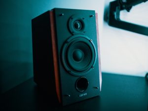 Pakai Sound System Jedag-jedug Saat Hajatan Itu Memang Asyik, tapi Nggak Sekenceng Itu Juga kali, Tenggang Rasanya di Mana?