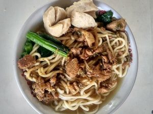 Bakso dan Mi Ayam Harusnya Dimakan di Tempat dan Nggak Dibungkus!