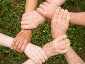 Hentikan Romantisasi Anak Pertama, Semua Anak Punya Beban dan Tanggung Jawab Sama