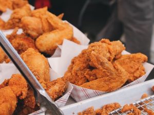 4 Hal yang Jadi Pertimbangan Sebelum Beli Ayam Goreng Tepung Kaki Lima